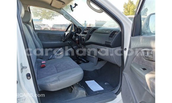 Buy Import Toyota Hilux White Car in Import - Dubai in Ashanti Buy Import Toyota Hilux White Car in Import - Dubai in Ashanti