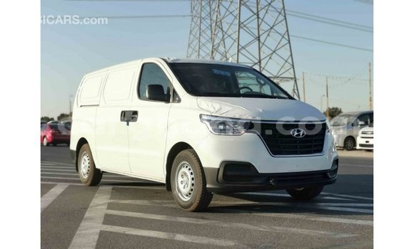 Sayi Imported Hyundai Cargo White Mota in Import - Dubai a Ashanti Sayi Imported Hyundai Cargo White Mota in Import - Dubai a Ashanti