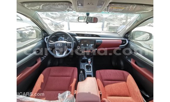 Sayi Imported Toyota Hilux White Mota in Import - Dubai a Ashanti Sayi Imported Toyota Hilux White Mota in Import - Dubai a Ashanti