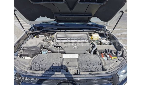 Sayi Imported Toyota Land Cruiser White Mota in Import - Dubai a Ashanti Sayi Imported Toyota Land Cruiser White Mota in Import - Dubai a Ashanti