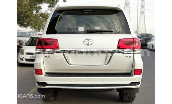 Sayi Imported Toyota Land Cruiser White Mota in Import - Dubai a Ashanti Sayi Imported Toyota Land Cruiser White Mota in Import - Dubai a Ashanti