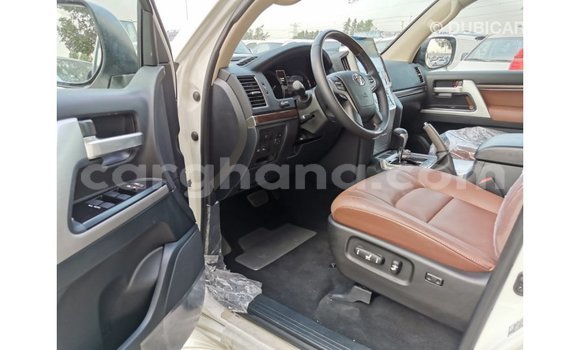 Sayi Imported Toyota Land Cruiser White Mota in Import - Dubai a Ashanti Sayi Imported Toyota Land Cruiser White Mota in Import - Dubai a Ashanti