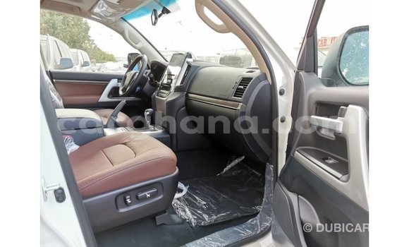 Sayi Imported Toyota Land Cruiser White Mota in Import - Dubai a Ashanti Sayi Imported Toyota Land Cruiser White Mota in Import - Dubai a Ashanti