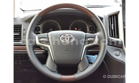 Sayi Imported Toyota Land Cruiser White Mota in Import - Dubai a Ashanti Sayi Imported Toyota Land Cruiser White Mota in Import - Dubai a Ashanti