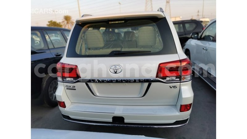 Big with watermark toyota land cruiser ashanti import dubai 16714