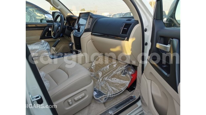 Big with watermark toyota land cruiser ashanti import dubai 16714