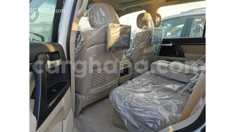 Big with watermark toyota land cruiser ashanti import dubai 16714