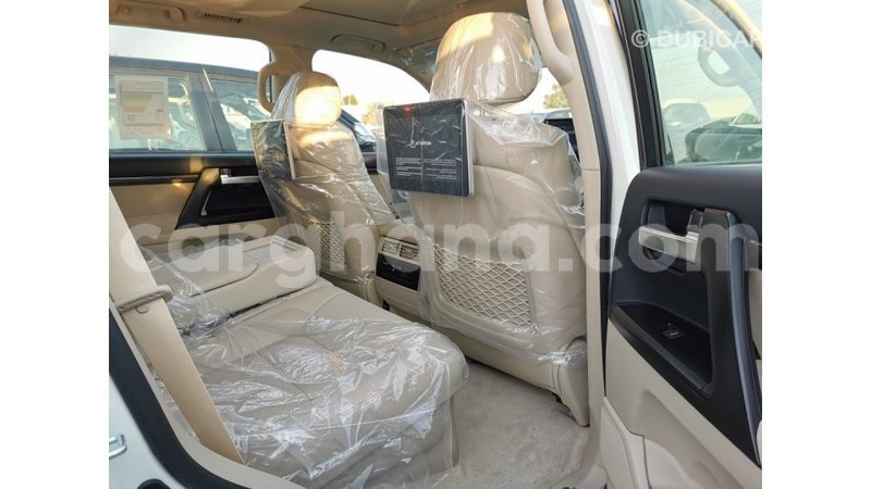 Big with watermark toyota land cruiser ashanti import dubai 16714