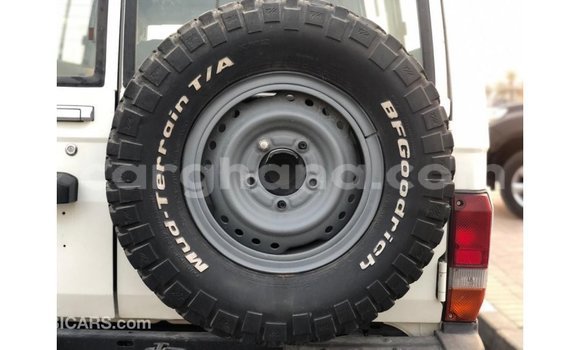 Sayi Imported Toyota Land Cruiser White Mota in Import - Dubai a Ashanti Sayi Imported Toyota Land Cruiser White Mota in Import - Dubai a Ashanti