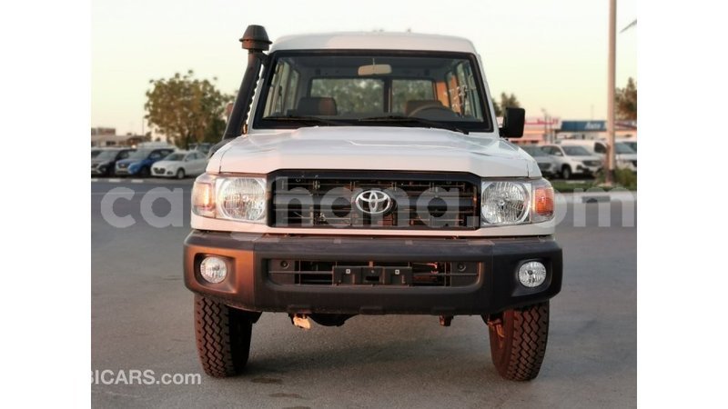 Big with watermark toyota land cruiser ashanti import dubai 16736