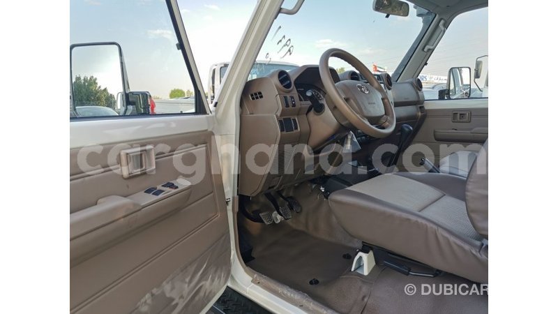 Big with watermark toyota land cruiser ashanti import dubai 16736