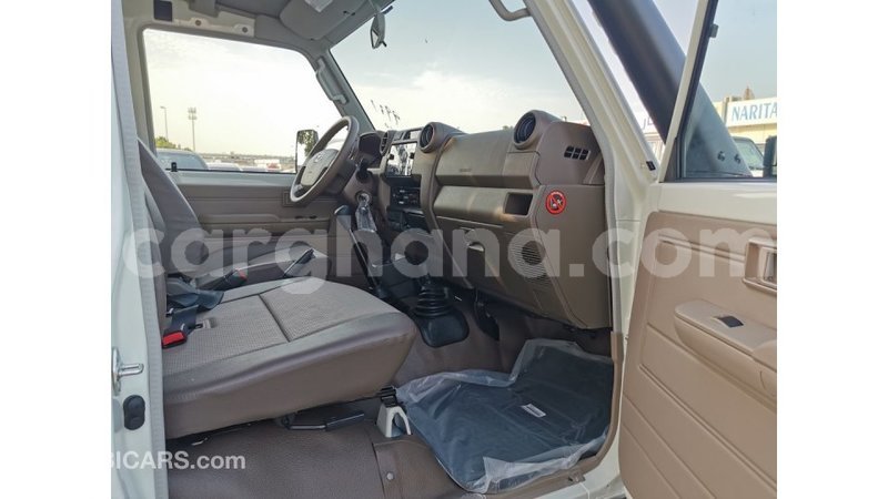 Big with watermark toyota land cruiser ashanti import dubai 16736