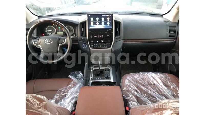 Big with watermark toyota land cruiser ashanti import dubai 16738