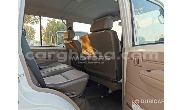 Sayi Imported Toyota Land Cruiser White Mota in Import - Dubai a Ashanti Sayi Imported Toyota Land Cruiser White Mota in Import - Dubai a Ashanti