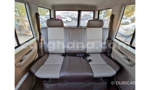Sayi Imported Toyota Land Cruiser White Mota in Import - Dubai a Ashanti Sayi Imported Toyota Land Cruiser White Mota in Import - Dubai a Ashanti