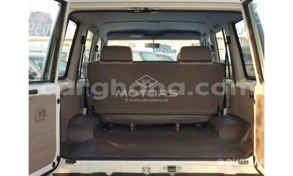 Sayi Imported Toyota Land Cruiser White Mota in Import - Dubai a Ashanti Sayi Imported Toyota Land Cruiser White Mota in Import - Dubai a Ashanti