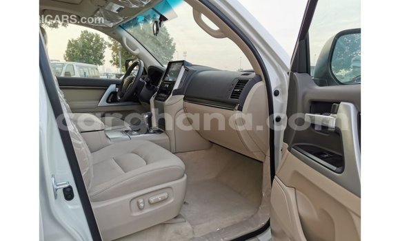 Ra Imported Toyota Land Cruiser funfun Ọkọ̀ in Import - Dubai ni Ashanti Ra Imported Toyota Land Cruiser funfun Ọkọ̀ in Import - Dubai ni Ashanti
