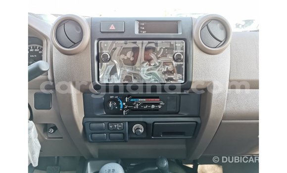 Sayi Imported Toyota Land Cruiser White Mota in Import - Dubai a Ashanti Sayi Imported Toyota Land Cruiser White Mota in Import - Dubai a Ashanti