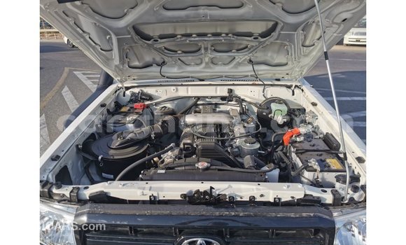 Ra Imported Toyota Land Cruiser funfun Ọkọ̀ in Import - Dubai ni Ashanti Ra Imported Toyota Land Cruiser funfun Ọkọ̀ in Import - Dubai ni Ashanti