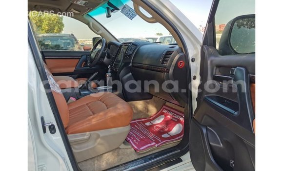Buy Import Toyota Land Cruiser White Car in Import - Dubai in Ashanti Buy Import Toyota Land Cruiser White Car in Import - Dubai in Ashanti