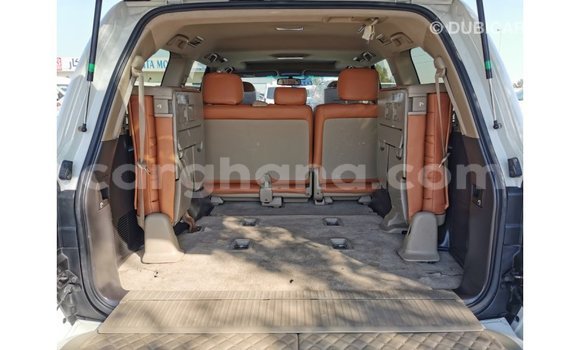 Buy Import Toyota Land Cruiser White Car in Import - Dubai in Ashanti Buy Import Toyota Land Cruiser White Car in Import - Dubai in Ashanti