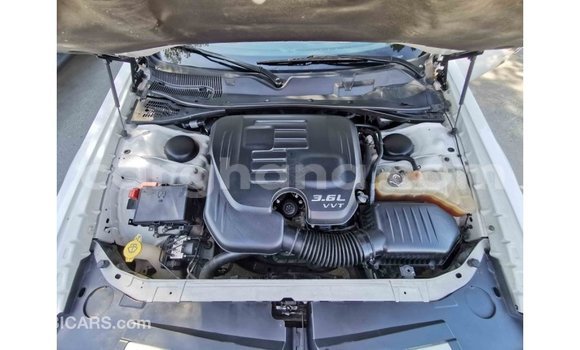 Ra Imported Dodge Challenger funfun Ọkọ̀ in Import - Dubai ni Ashanti Ra Imported Dodge Challenger funfun Ọkọ̀ in Import - Dubai ni Ashanti