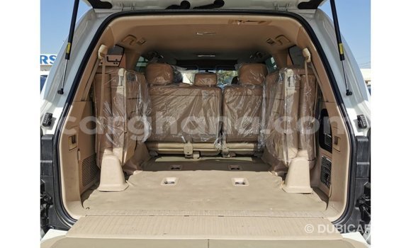 Sayi Imported Toyota Land Cruiser White Mota in Import - Dubai a Ashanti Sayi Imported Toyota Land Cruiser White Mota in Import - Dubai a Ashanti