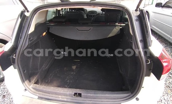 Ra Àlòkù Renault Clio funfun Ọkọ̀ in Accra ni Greater Accra Ra Àlòkù Renault Clio funfun Ọkọ̀ in Accra ni Greater Accra