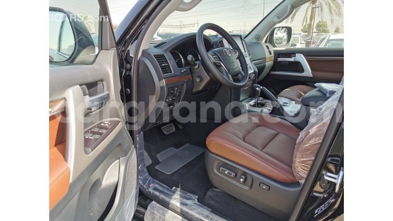 Big with watermark toyota land cruiser ashanti import dubai 16930