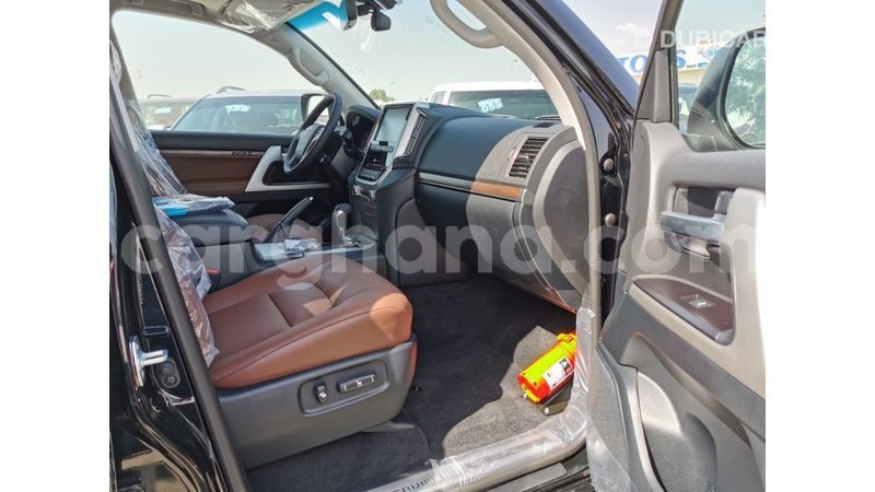 Big with watermark toyota land cruiser ashanti import dubai 16930