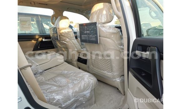 Buy Import Toyota Land Cruiser White Car in Import - Dubai in Ashanti Buy Import Toyota Land Cruiser White Car in Import - Dubai in Ashanti