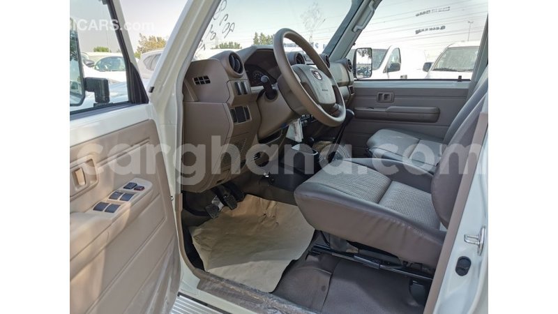 Big with watermark toyota land cruiser ashanti import dubai 16941