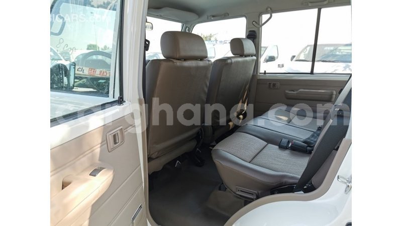 Big with watermark toyota land cruiser ashanti import dubai 16941