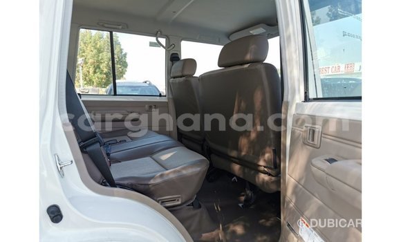 Ra Imported Toyota Land Cruiser funfun Ọkọ̀ in Import - Dubai ni Ashanti Ra Imported Toyota Land Cruiser funfun Ọkọ̀ in Import - Dubai ni Ashanti