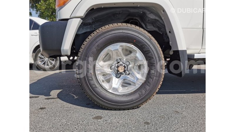 Big with watermark toyota land cruiser ashanti import dubai 16941