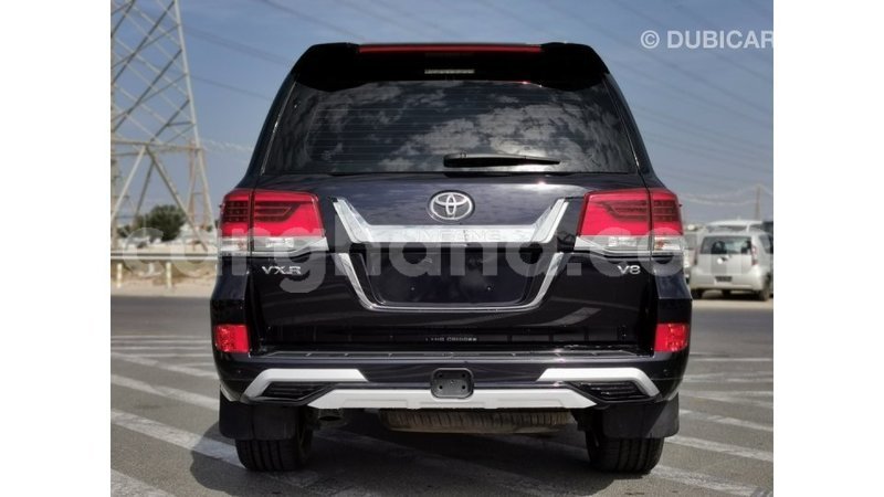 Big with watermark toyota land cruiser ashanti import dubai 17008