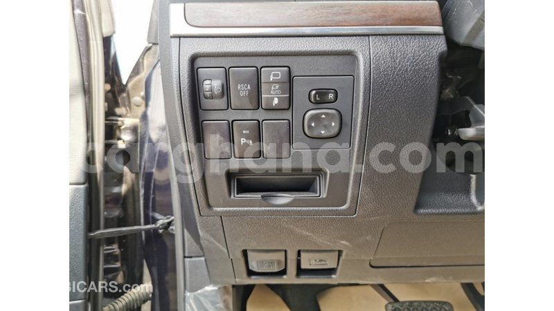 Big with watermark toyota land cruiser ashanti import dubai 17008