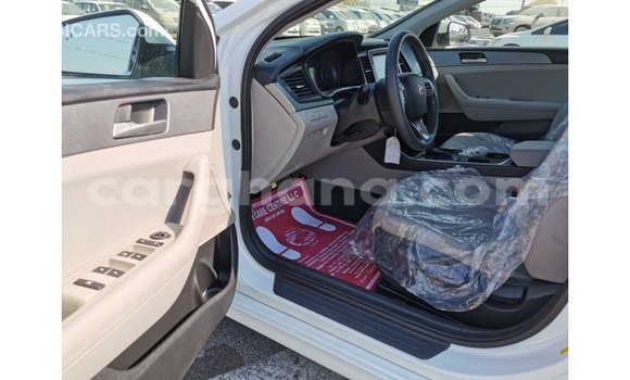 Ra Imported Hyundai Sonata funfun Ọkọ̀ in Import - Dubai ni Ashanti Ra Imported Hyundai Sonata funfun Ọkọ̀ in Import - Dubai ni Ashanti