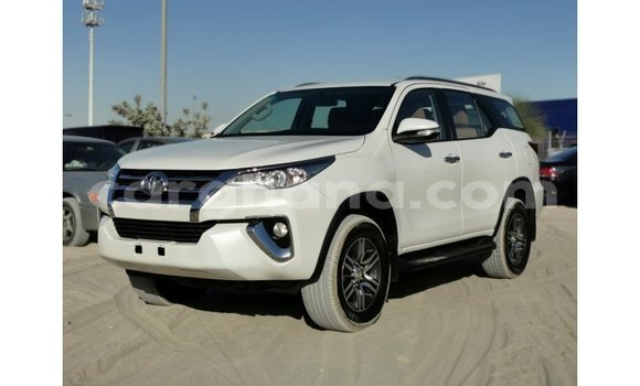 Sayi Imported Toyota Fortuner White Mota in Import - Dubai a Ashanti Sayi Imported Toyota Fortuner White Mota in Import - Dubai a Ashanti