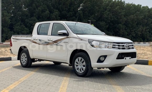 Sayi Imported Toyota Hilux White Mota in Import - Dubai a Ashanti Sayi Imported Toyota Hilux White Mota in Import - Dubai a Ashanti