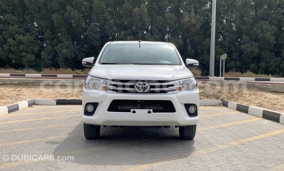 Sayi Imported Toyota Hilux White Mota in Import - Dubai a Ashanti Sayi Imported Toyota Hilux White Mota in Import - Dubai a Ashanti