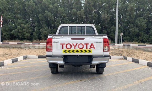Sayi Imported Toyota Hilux White Mota in Import - Dubai a Ashanti Sayi Imported Toyota Hilux White Mota in Import - Dubai a Ashanti