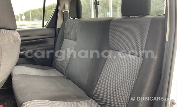 Sayi Imported Toyota Hilux White Mota in Import - Dubai a Ashanti Sayi Imported Toyota Hilux White Mota in Import - Dubai a Ashanti