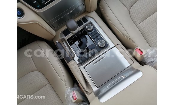 Buy Import Toyota Land Cruiser White Car in Import - Dubai in Ashanti Buy Import Toyota Land Cruiser White Car in Import - Dubai in Ashanti