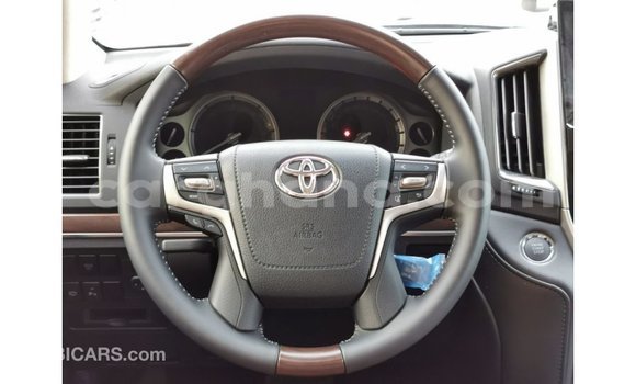 Buy Import Toyota Land Cruiser White Car in Import - Dubai in Ashanti Buy Import Toyota Land Cruiser White Car in Import - Dubai in Ashanti