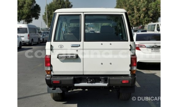 Sayi Imported Toyota Land Cruiser White Mota in Import - Dubai a Ashanti Sayi Imported Toyota Land Cruiser White Mota in Import - Dubai a Ashanti