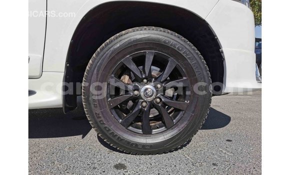 Sayi Imported Toyota Land Cruiser White Mota in Import - Dubai a Ashanti Sayi Imported Toyota Land Cruiser White Mota in Import - Dubai a Ashanti