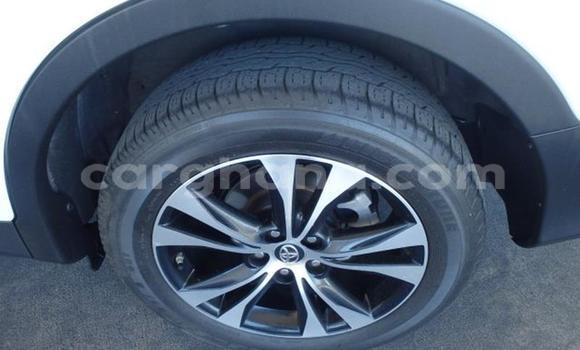 Ra Àlòkù Toyota RAV4 funfun Ọkọ̀ in Accra ni Greater Accra Ra Àlòkù Toyota RAV4 funfun Ọkọ̀ in Accra ni Greater Accra