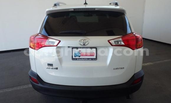 Ra Àlòkù Toyota RAV4 funfun Ọkọ̀ in Accra ni Greater Accra Ra Àlòkù Toyota RAV4 funfun Ọkọ̀ in Accra ni Greater Accra