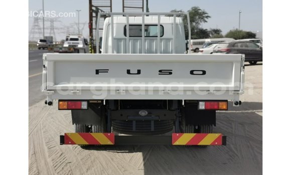 Ra Imported Mitsubishi Fuso funfun Ọkọ̀ akẹ́rù ńlá in Import - Dubai ni Ashanti Ra Imported Mitsubishi Fuso funfun Ọkọ̀ akẹ́rù ńlá in Import - Dubai ni Ashanti